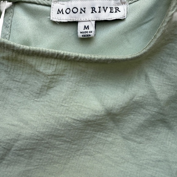 Moon River Mini Bubble Sleeve Dress. Size M sage green - Picture 3 of 9